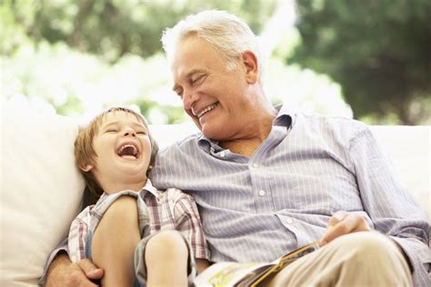 La abuelos - La importancia de un vínculo afectivo, es promovido por las acciones que realizamos en conjunto con la otra persona, en este caso, los abuelos/as con los nietos/as y viceversa. Los abuelos nos brindan un amor incondicional, sea cual sea la situación, sabemos que es posible contar con ellos. Este profundo amor viene acompañado de …